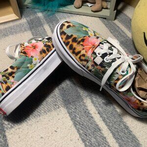Women's Size 7.0 VANS Authentic Style Shoes Canvas Floral Design Nice Condition